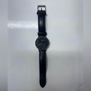 WOMENS DANIEL WELLINGTON WATCH